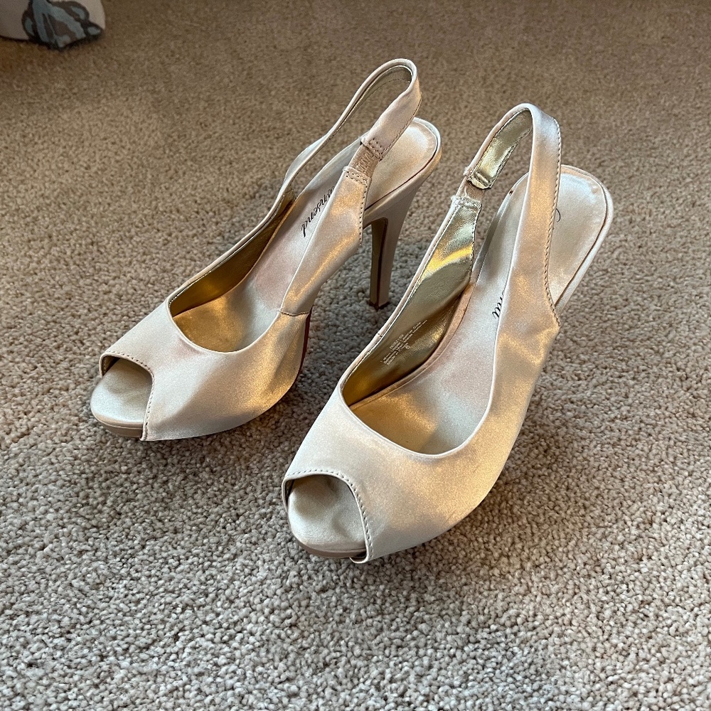Lulu Townsend Champagne Peep Toe Satin Pump Heels Size 6